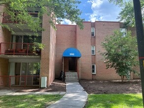 Building Photo - Brightwood - 900-B4
