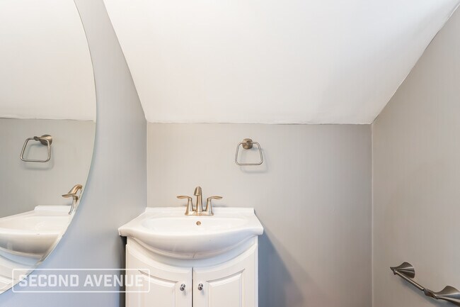 Building Photo - 7020 Clovernook Ave