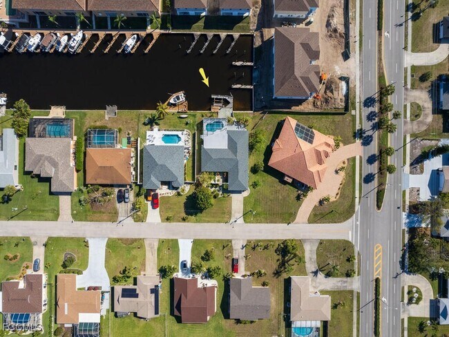 Building Photo - 908 SE 35th Terrace