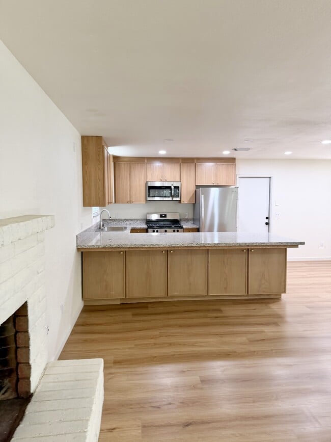 Building Photo - 814 S Cindy St