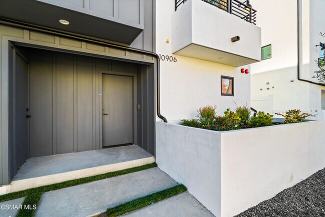 Building Photo - 10906 Hesby St