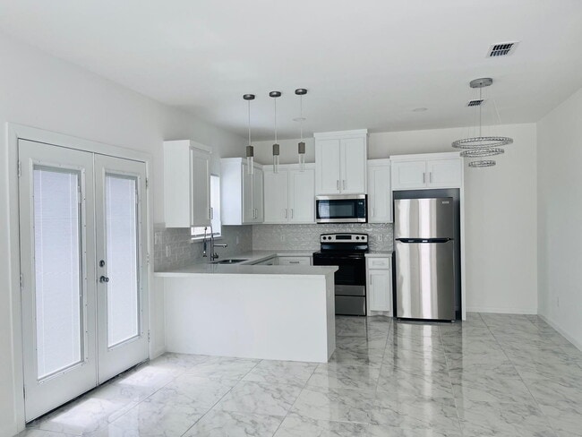 Building Photo - "Chic 2-Bed, 2-Bath Alton Apartment with Elegant Granite Touches!"