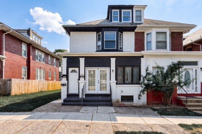 Building Photo - 2318 N 5th St