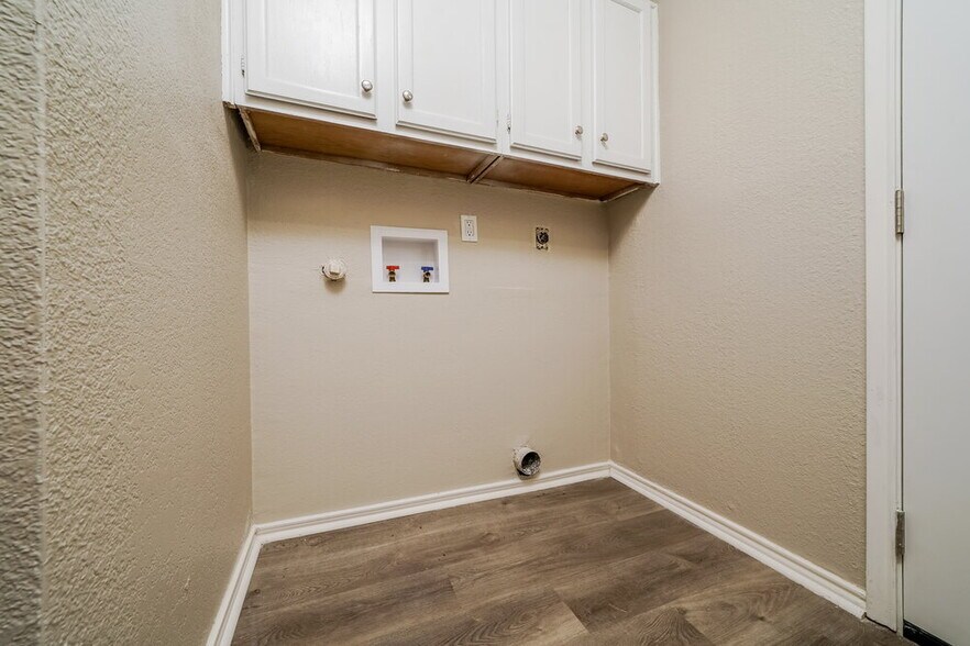 Building Photo - 1115 Hemlock Ct