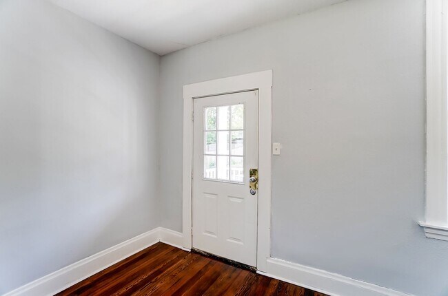 Building Photo - Spacious Four Bedroom in Cincinnati!