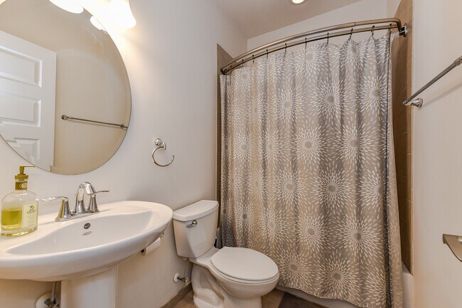 Building Photo - 332 Magnolia Ave