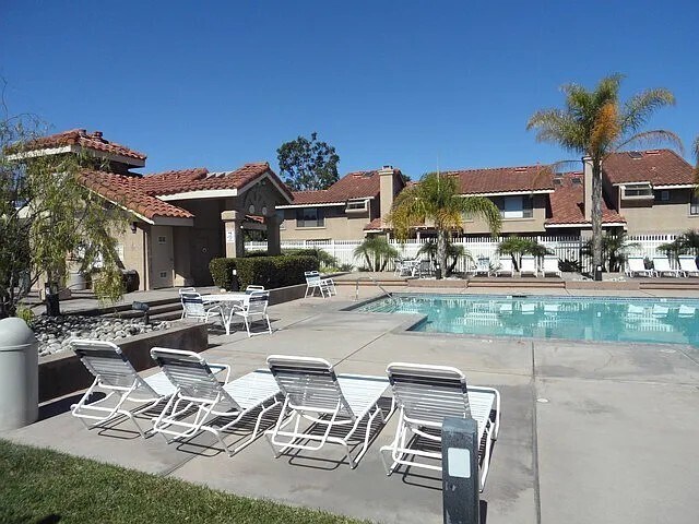 Community pool and Spa - 18219 Hampton Ct