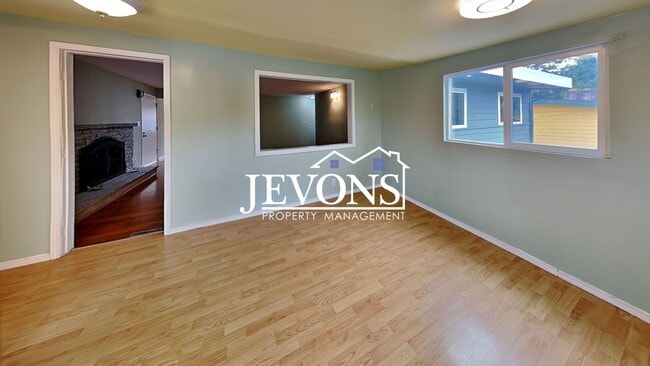 Building Photo - $1,000 Rent Credit if move-in occurs befor...