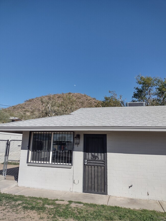 Primary Photo - 1321 W Sahuaro Dr