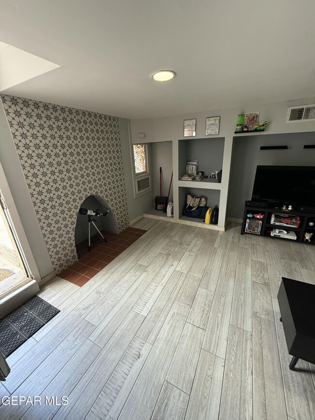 Building Photo - 3015 Altura Ave