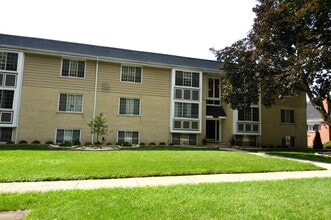 Building Photo - 370 S Eastern Ave