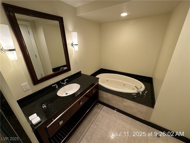 Building Photo - 2700 S Las Vegas Blvd