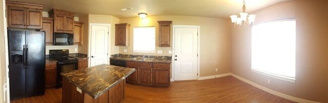 Building Photo - Comfort & Convenience in The Meadows – 3 B...