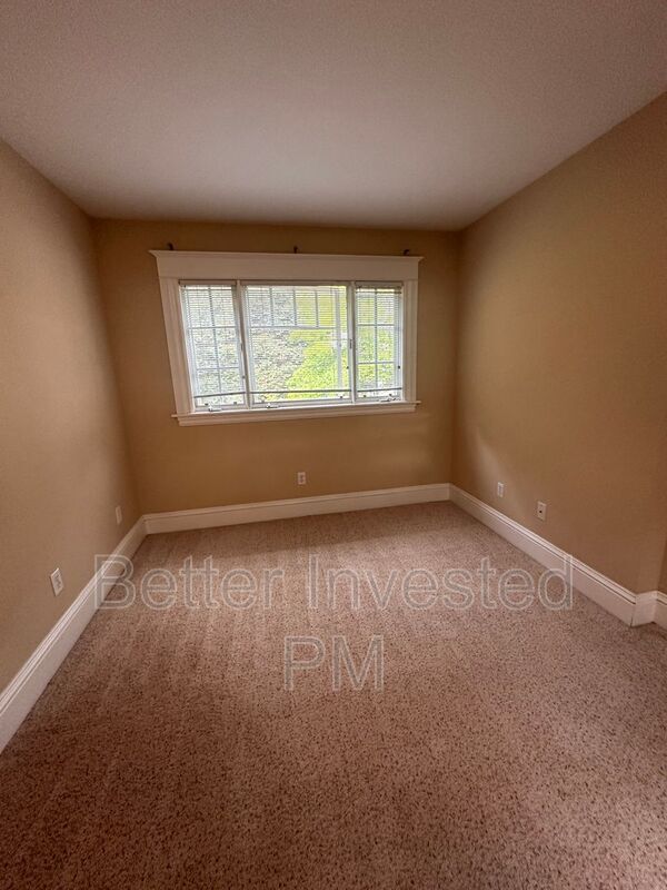 Building Photo - 2065 Hoen Ave