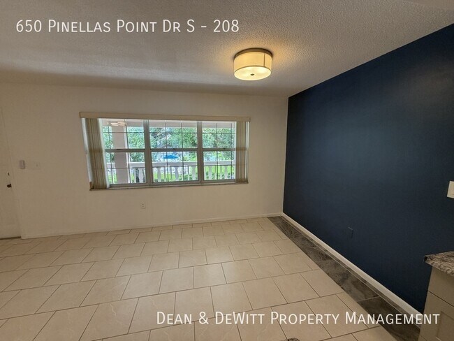 Building Photo - 650 Pinellas Point Dr S