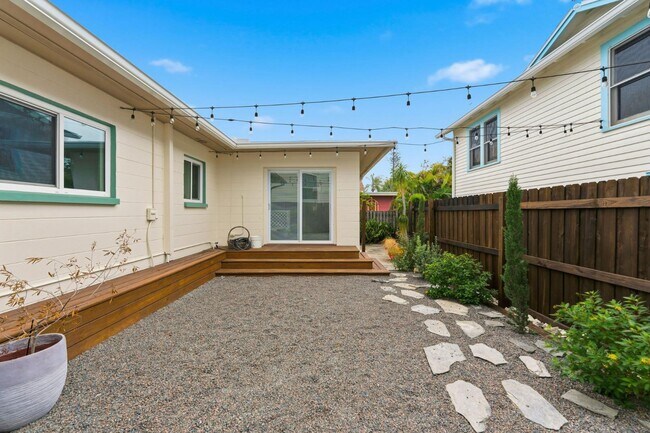 Building Photo - 766 20th Ave N