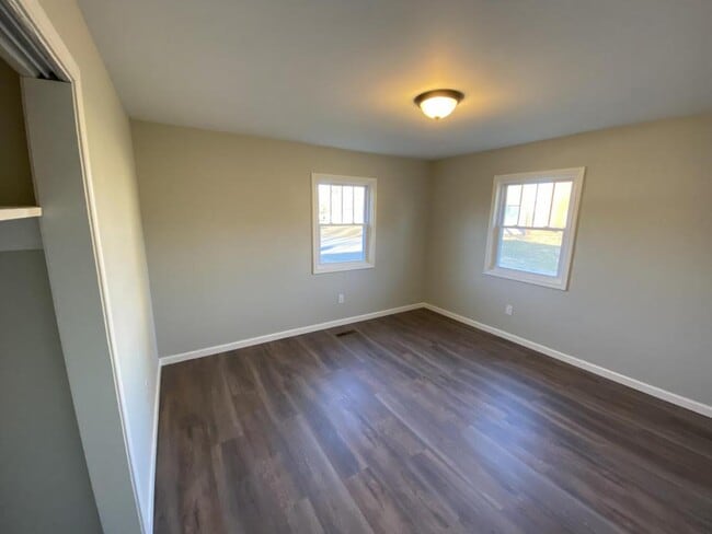 Building Photo - 115 Dogwood