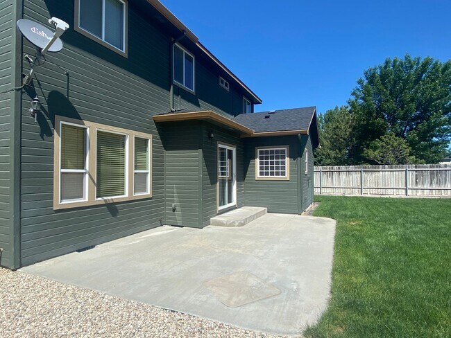 Building Photo - RV/Boat Parking with Nampa Home!