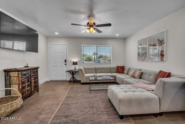 Building Photo - 1207 W 15th St