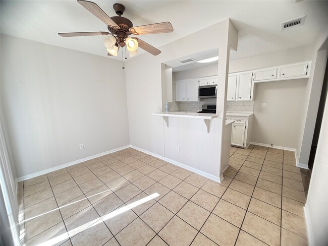 Building Photo - 2758 Foliage Green Dr