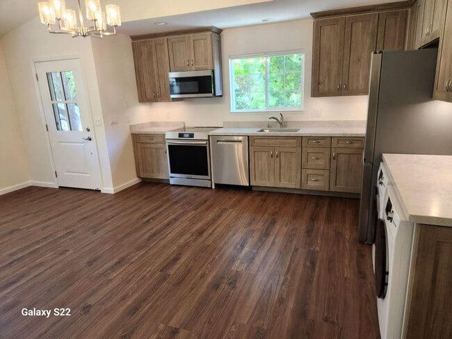 Building Photo - Beautiful brand new 1 bedroom, 1 bathroom ...
