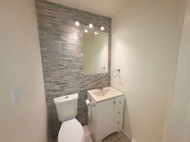 Building Photo - 1600 Hollow Tree Blvd
