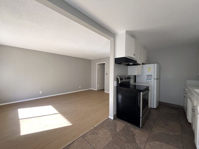 Interior Photo - 800 Linden Ave