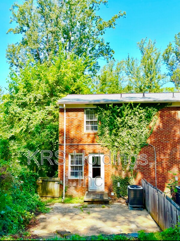 Building Photo - 252 Old Lynchburg Rd