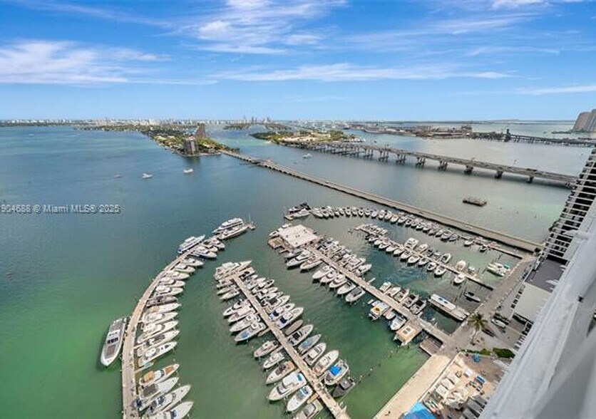 Building Photo - 1717 N Bayshore Dr