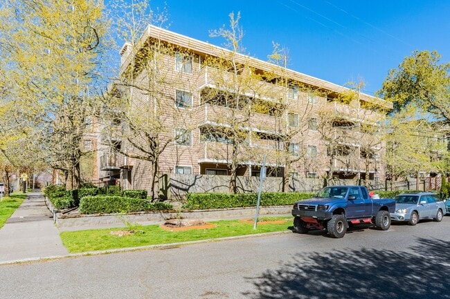 Primary Photo - Park Royal Apartments