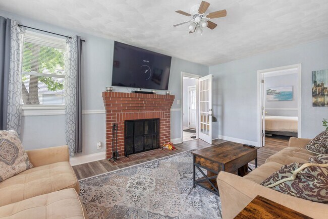 Building Photo - Welcome to this beautifully maintained 4-b...