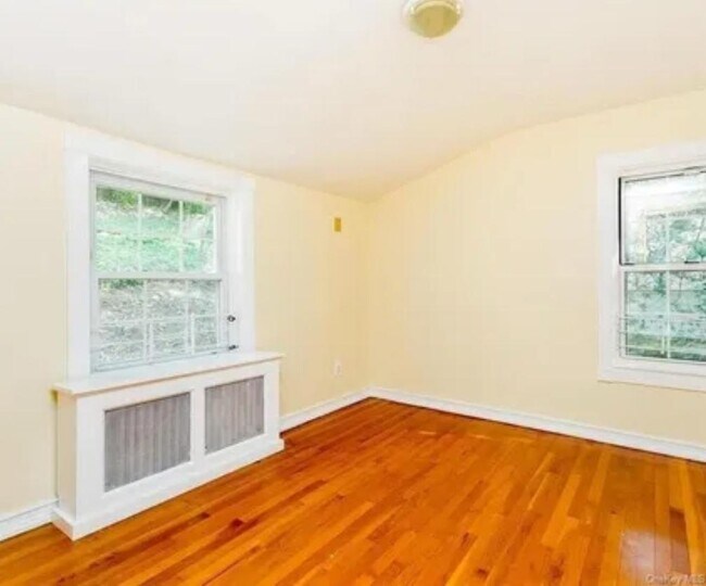 Building Photo - 445 W Hartsdale Ave