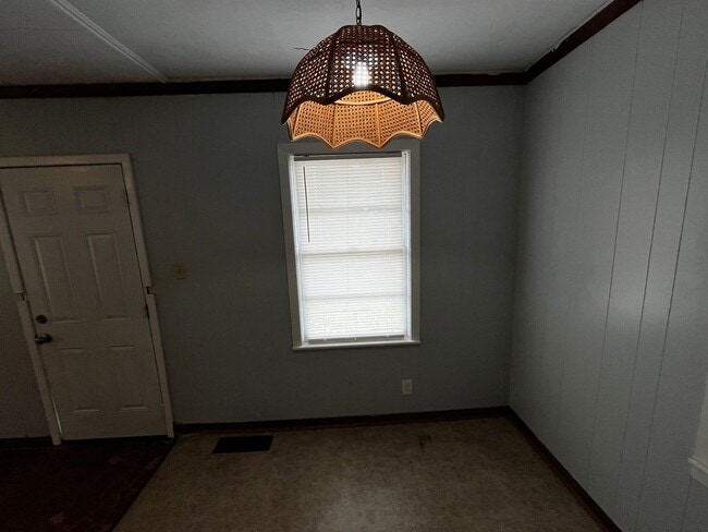 Building Photo - HAP/Section 8 Qualified!