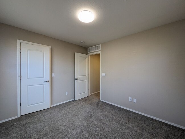 Building Photo - 1253 N 166th Ave