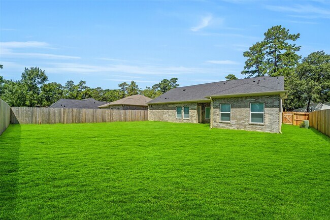 Building Photo - 13614 Pine Dr