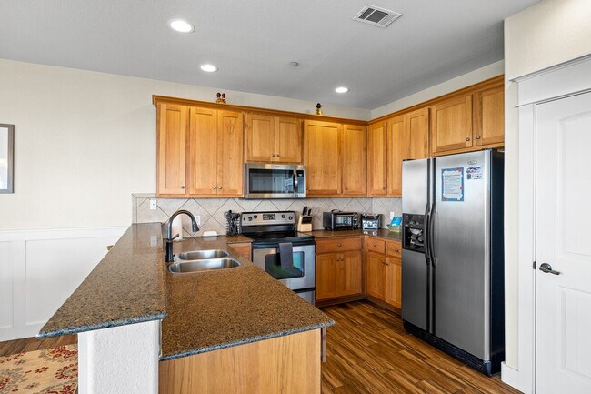 Building Photo - 18004 Edgewood Way