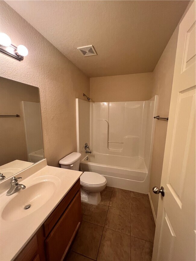 Building Photo - 555 Cascade Cir