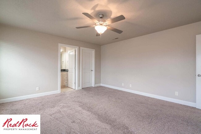 Building Photo - Spacious 4 Bedroom, 2.5 Bathroom Centrally...