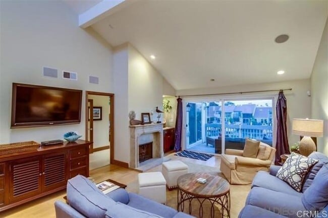 Building Photo - Condo on the Water