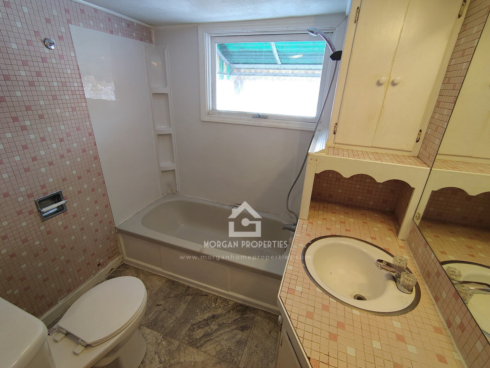 Building Photo - 140 W 16th St