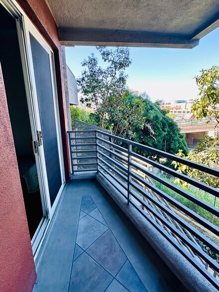 Building Photo - 1642 7th Ave