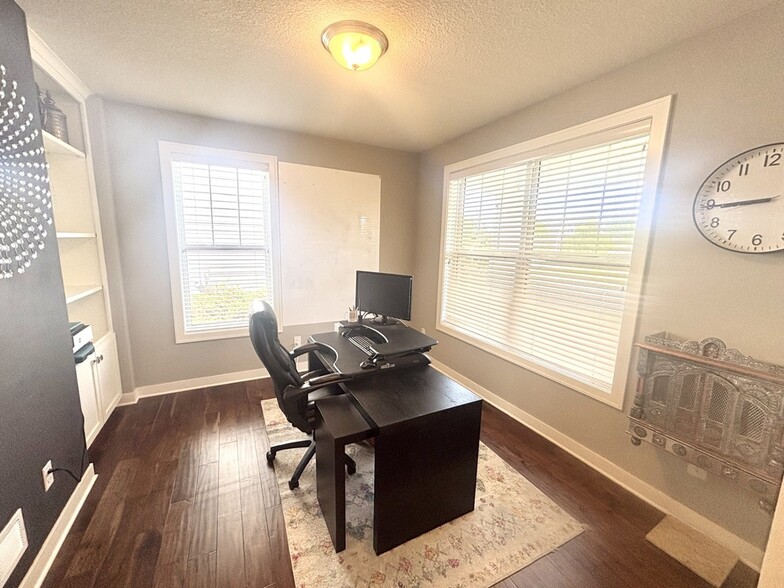Building Photo - 9068 Red Oak Trl