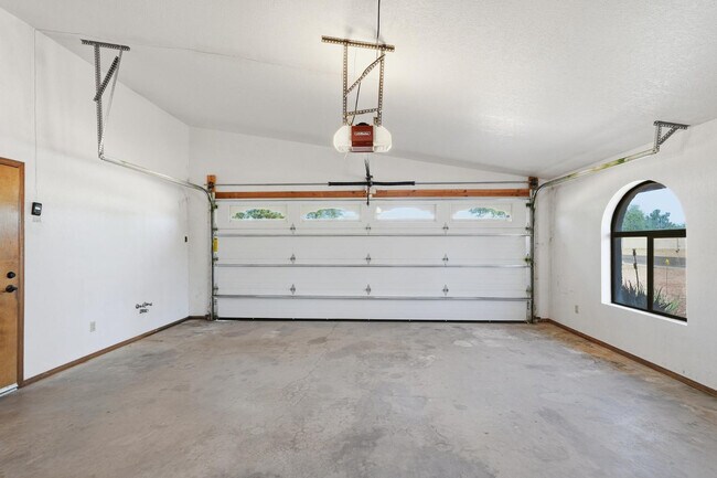 Building Photo - 1003 E Calle Monte Vista