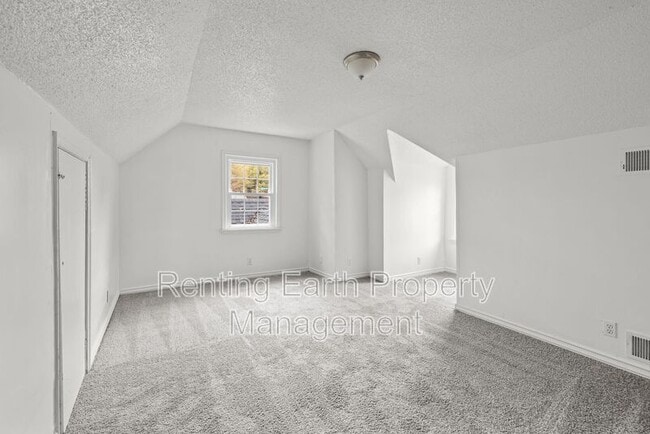 Building Photo - 741 9th Ave W