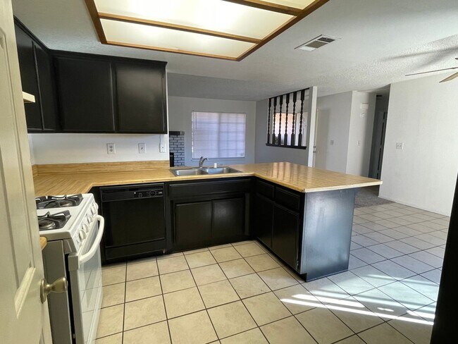 Building Photo - 20292 Thunderbird Rd