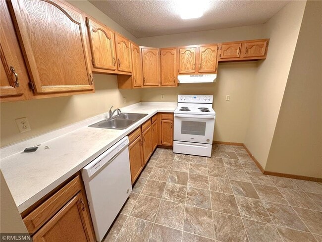 Building Photo - 831 Highview Dr