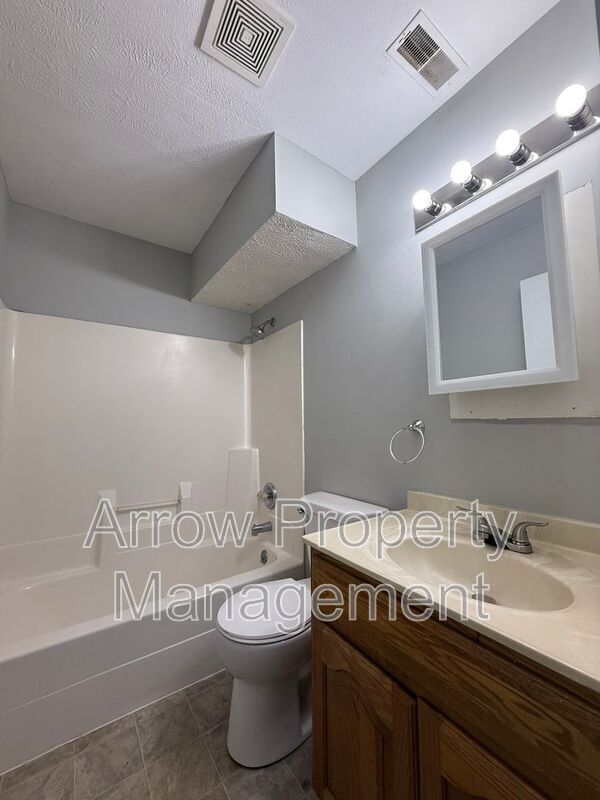 Building Photo - 808 Peach St