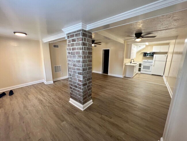 Building Photo - 2705 Riverside Ave