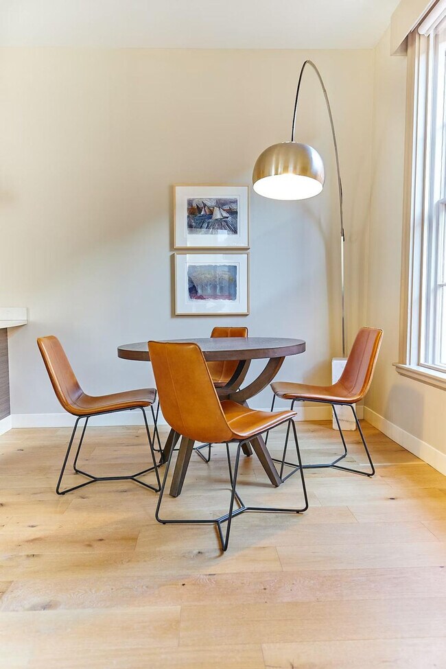 Building Photo - 121 Middle St