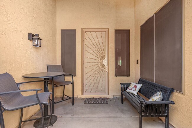 Building Photo - Spectacular 5 bdrm Home, OFFERS SOLAR ELECTRIC!